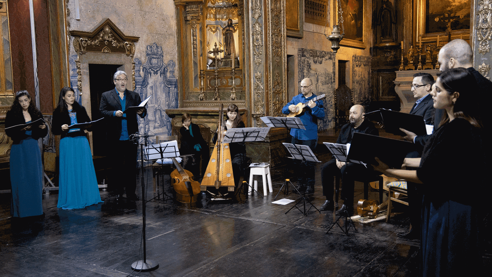 Das Ensemble "O Bando de Surunyo" im Kloster "São Pedro de Alcântara" in Lissabon