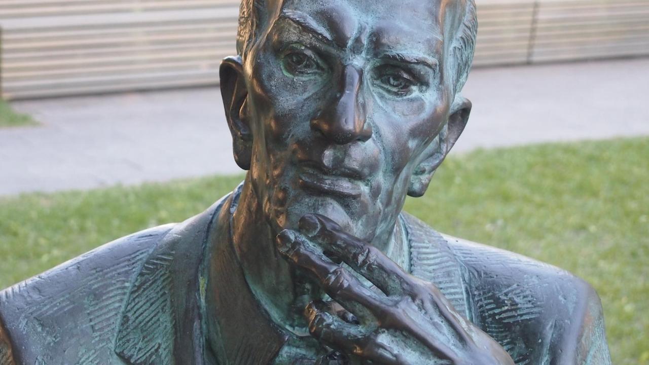 Denkmal in Warschau vom Widerstandskämpfer Jan Karski, eigentlich Jan Kozielewks. Polnischer Offizier und Kurier der Polnischen Heimatarmee, ein wichtiger Zeitzeuge des Holocaust.