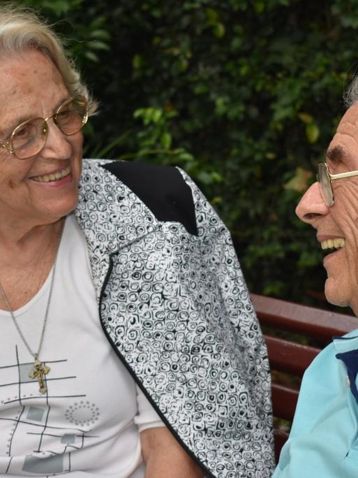 Bewohner des deutsch-jüdischen Hochhauses "Vida Linda" in Buenos Aires