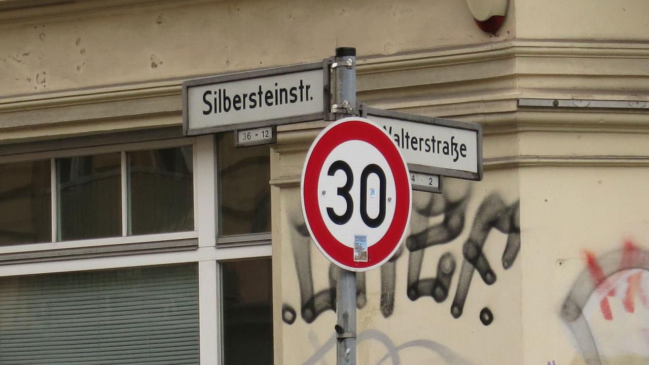 In der Silbersteinstraße in Berlin-Neukölln darf nur 30 km/h gefahren werden.