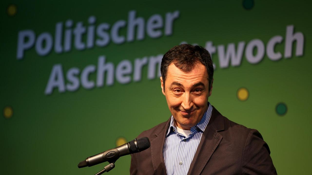 Der Bundesvorsitzende der Grünen Cem Özdemir in Köln auf der politischen Aschermittwochs-Veranstaltung. 