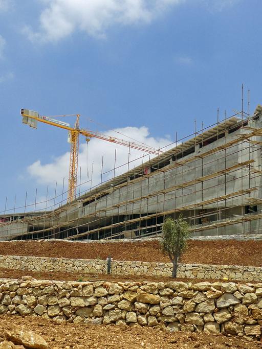 Das undatierte Handout des Palestinian Museum Ramallah zeigt die Baustelle des künftigen Museums für Kunst und Geschichte. Das bisher größte Museum seiner Art soll im Mai 2016 im Westjordanland eröffnet werden.