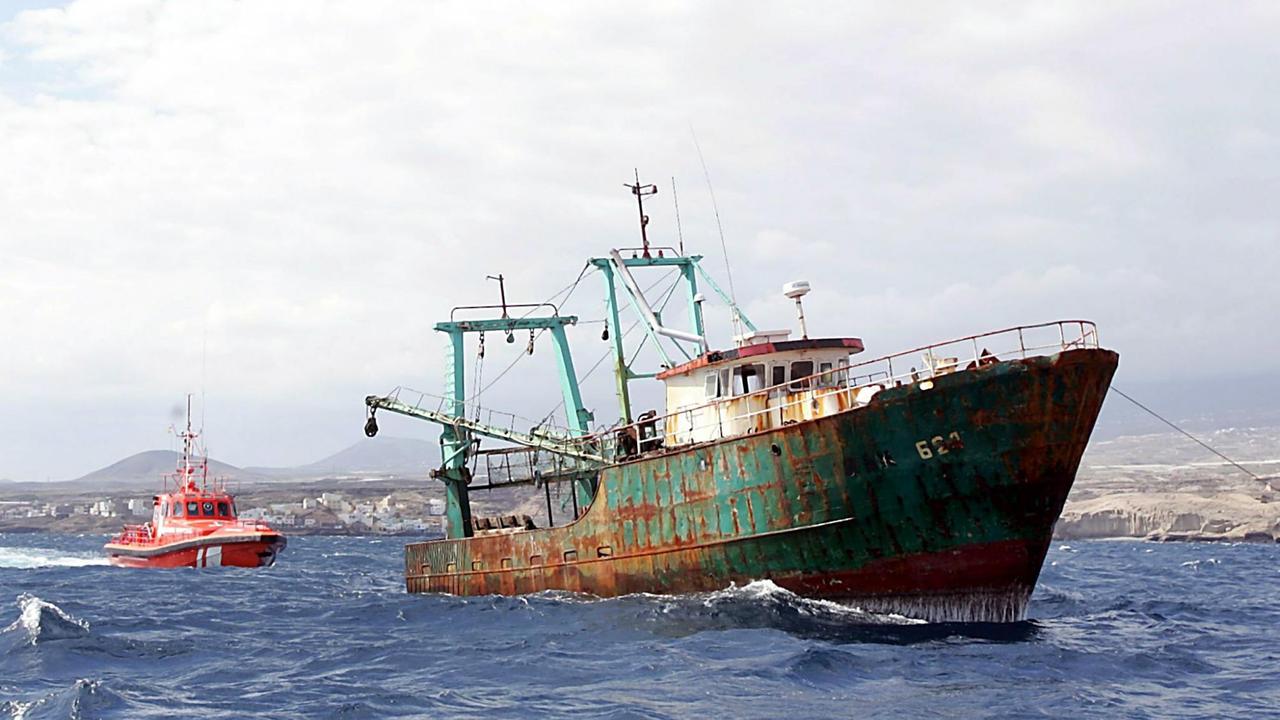 Rostiges Schiff, dass 2005 mit rund 150 Flüchtlingen in der Nähe von Tenneriffa gefunden wurde. 