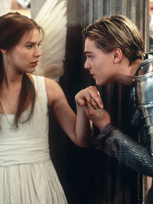 Claire Danes als Julia und Leonardo DiCaprio als Romeo in einer Filmszene von "Romeo und Julia"