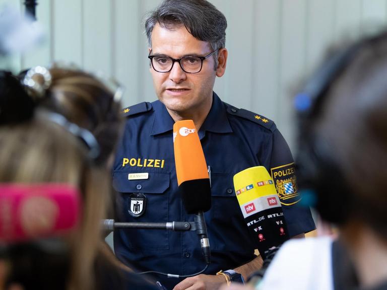 22.07.2019, Bayern, München: Marcus da Gloria Martins, Pressesprecher der Polizei München, nimmt an einer Pressekonferenz teil.