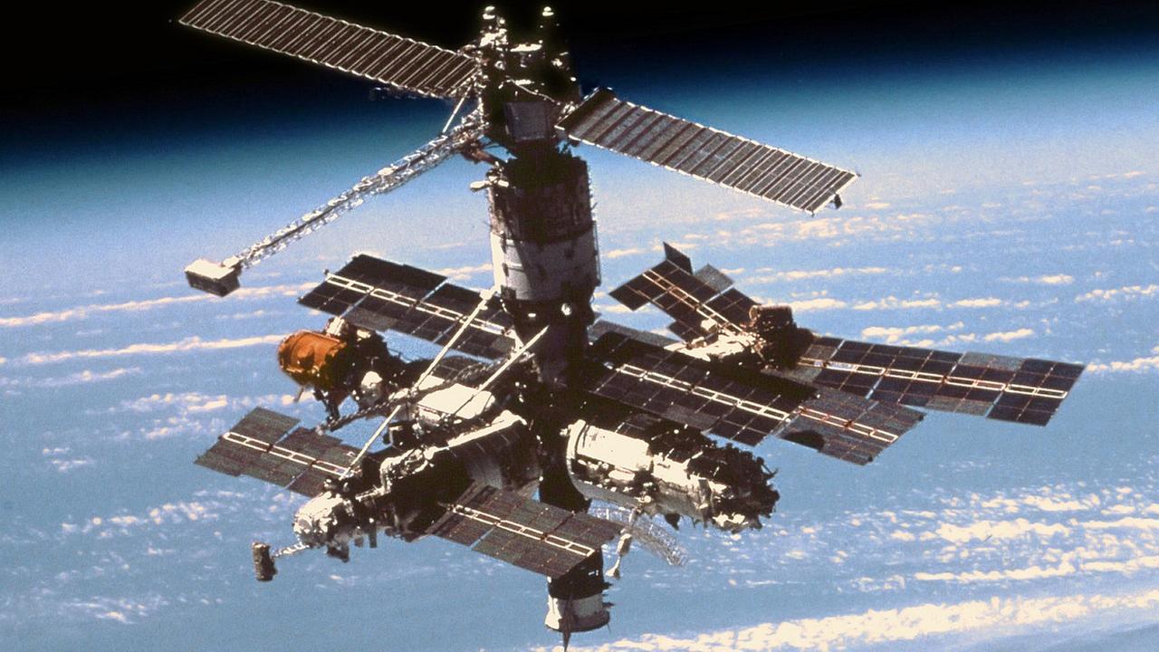 Die sowjetische Raumstation Mir in der Endphase ihres Ausbaus 