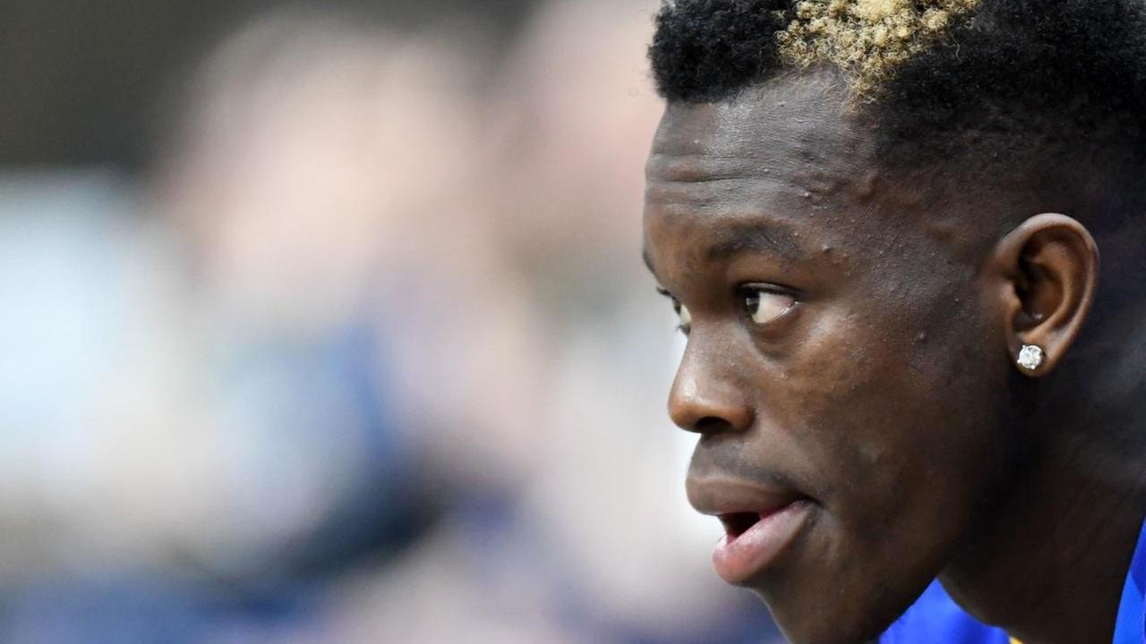 NBA-Star Dennis Schröder seitlich im Porträt