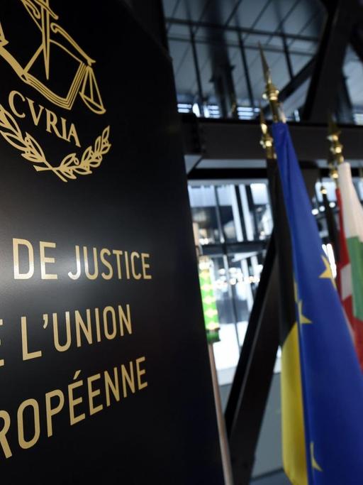 ©PHOTOPQR/L'EST REPUBLICAIN ; INSTITUTION - COUR DE JUSTICE DE L'UNION EUROPEENNE - CJUE - CURIA - COURT OF JUSTICE OF THE EUROPEAN UNION - LOI - LOIS - LEGISLATION EUROPEENNE. Luxembourg 24 novembre 2016. La Cour de justice de l'Union européenne et les drapeaux de tous les pays membres de l'Union Européenne. PHOTO Alexandre MARCHI. 161212 Since the establishment of the Court of Justice of the European Union in 1952, its mission has been to ensure that "the law is observed" "in the interpretation and application" of the Treaties. |