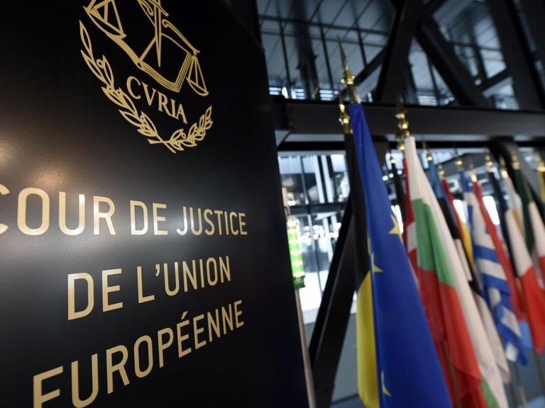 ©PHOTOPQR/L'EST REPUBLICAIN ; INSTITUTION - COUR DE JUSTICE DE L'UNION EUROPEENNE - CJUE - CURIA - COURT OF JUSTICE OF THE EUROPEAN UNION - LOI - LOIS - LEGISLATION EUROPEENNE. Luxembourg 24 novembre 2016. La Cour de justice de l'Union européenne et les drapeaux de tous les pays membres de l'Union Européenne. PHOTO Alexandre MARCHI. 161212 Since the establishment of the Court of Justice of the European Union in 1952, its mission has been to ensure that "the law is observed" "in the interpretation and application" of the Treaties. |