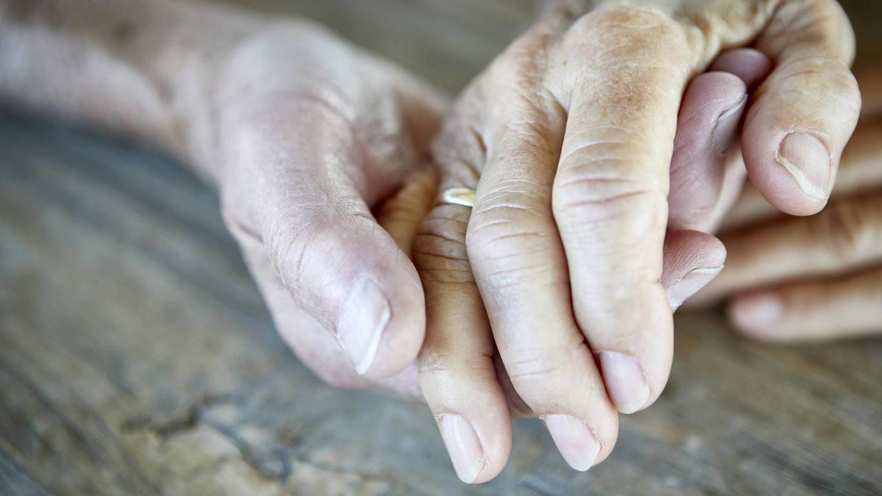 Mein Partner, ein Pflegefall Wie Krankheit die Liebe verändert