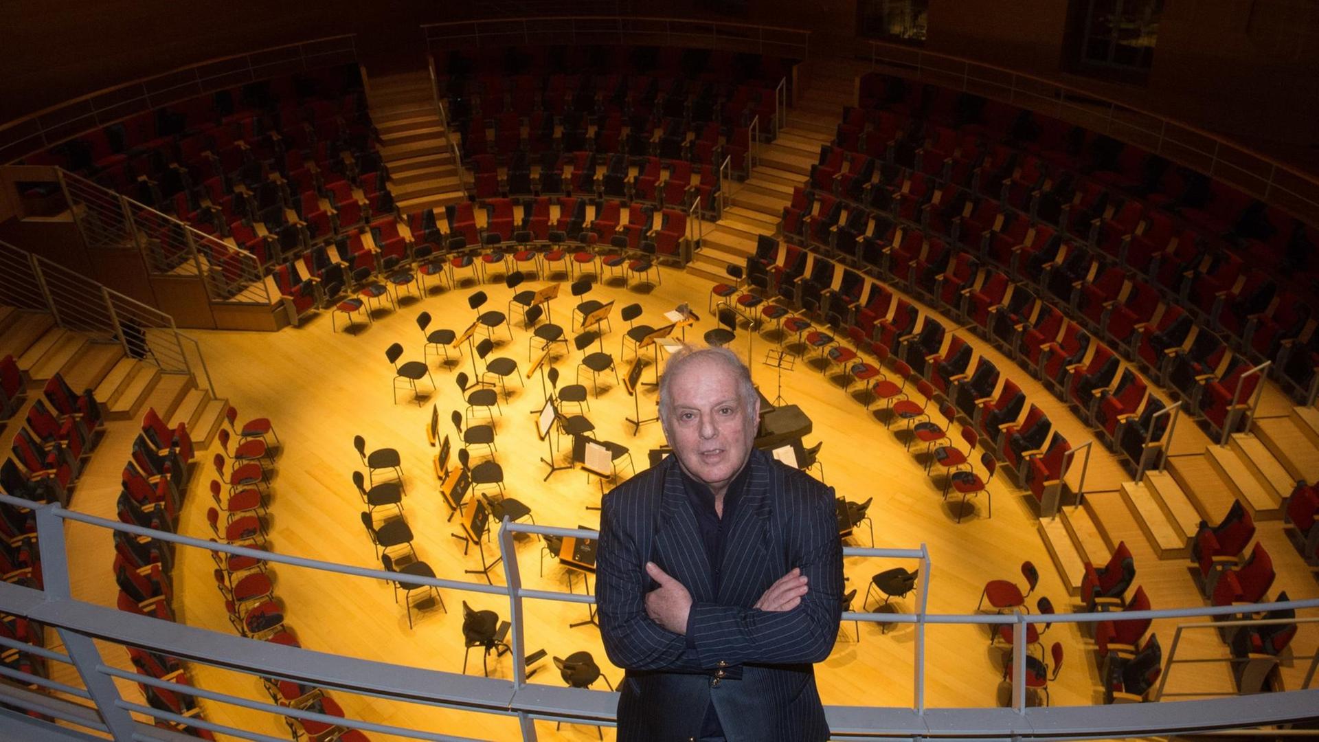Der Dirigent Daniel Barenboim im noch unbesetzten Pierre-Boulez-Saal der neuen Akademie