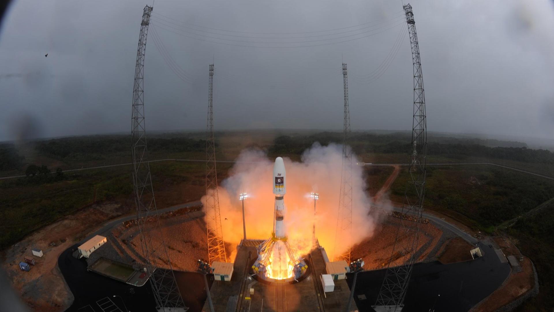 Erster Start einer Soyuz-Rakete von Europas Weltraumbahnhof in Französisch-Guyana