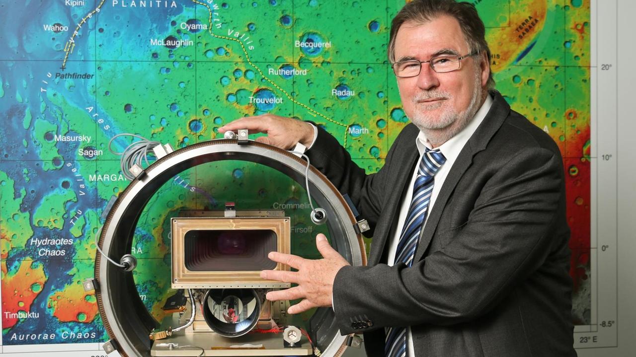 Ralf Jaumann  mit der Mars-Express-Sonde