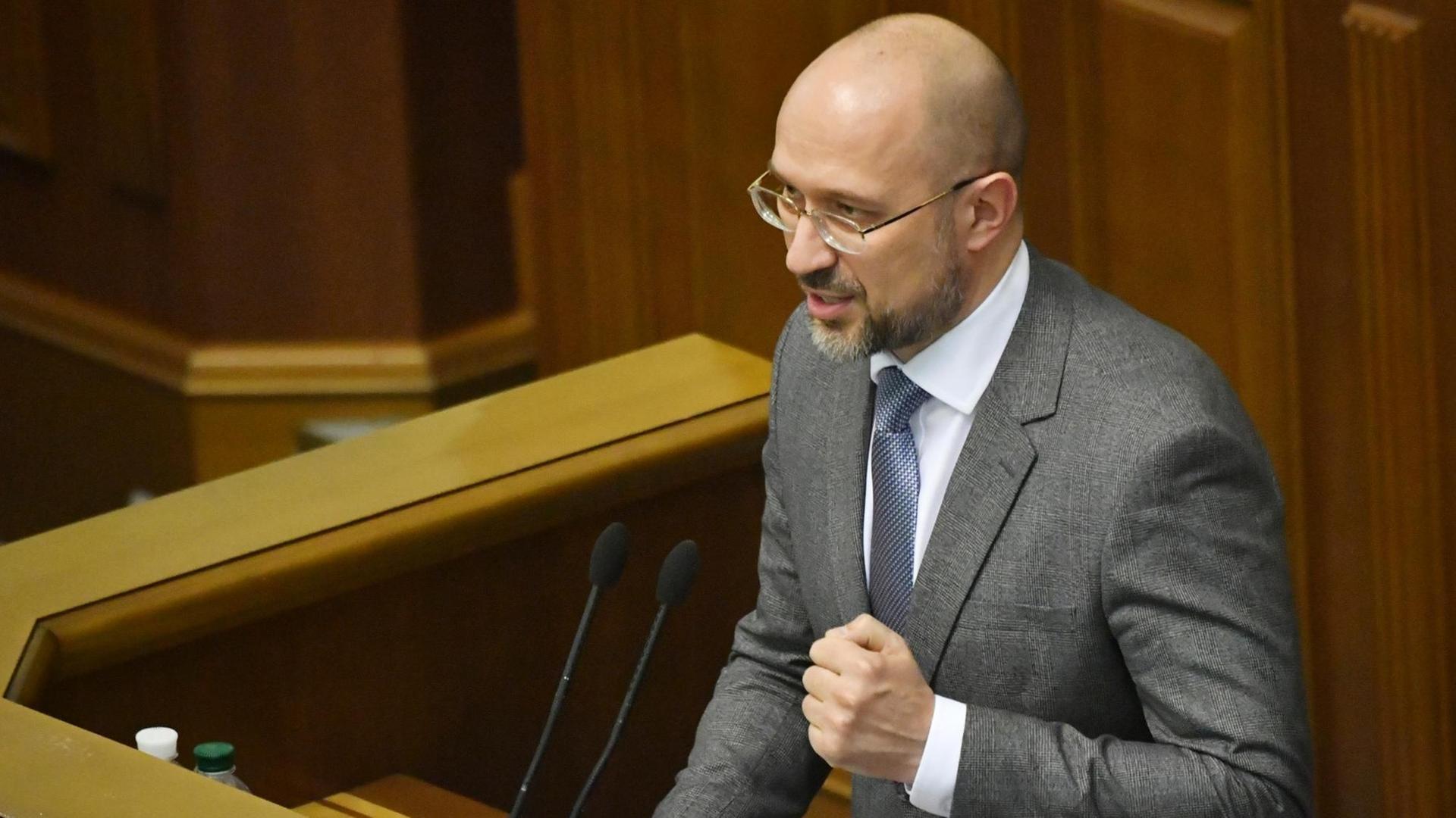 Ministerpräsident der Ukraine, Denis Schmyhal, im ukrainischen Parlament