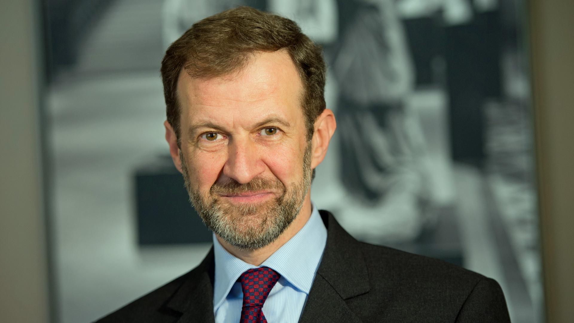Der Wiener Kunsthistoriker, Stephan Koja, ist am 09.03.2016 zu Gast bei der Jahrespressekonferenz der Staatlichen Kunstsammlungen Dresden (SKD) im Residenzschloss in Dresden (Sachsen). Koja wird am 1. April 2016 neuer Direktor der Dresdner Gemäldegalerie Alte Meister. Der Wiener Kunsthistoriker, Stephan Koja, ist am 09.03.2016 zu Gast bei der Jahrespressekonferenz der Staatlichen Kunstsammlungen Dresden (SKD) im Residenzschloss in Dresden (Sachsen). Koja wird am 1. April 2016 neuer Direktor der Dresdner Gemäldegalerie Alte Meister.