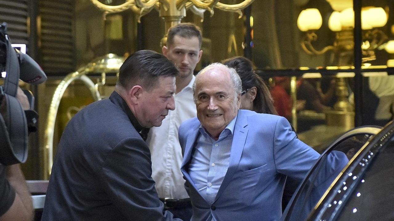 Ex-FIFA-Präsident Blatter kommt in Moskau an. Auf Einladung von Präsident Putin will er sich die WM-Partie Portugal gegen Marokko ansehen