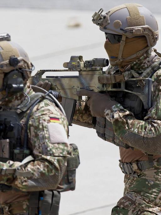Das Kommando Spezialkräfte (KSK) der Bundeswehr bei einer Vorführung am Tag der Bundeswehr beim Ausbildungszentrum Spezielle Operationen (AusbZSpzlOp) in Pfullendorf.