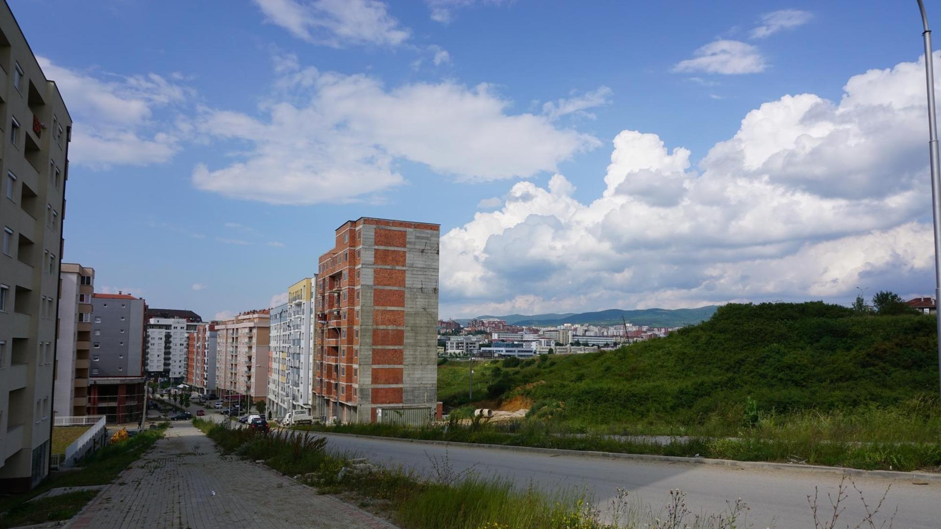 Schlichtes Neubaugebiet in Pristina im Kosovo