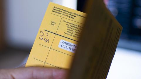 Der gelbe analoge Impfpass kann ab dem 14. Juni durch einen digitalen Impfpass ersetzt werden.