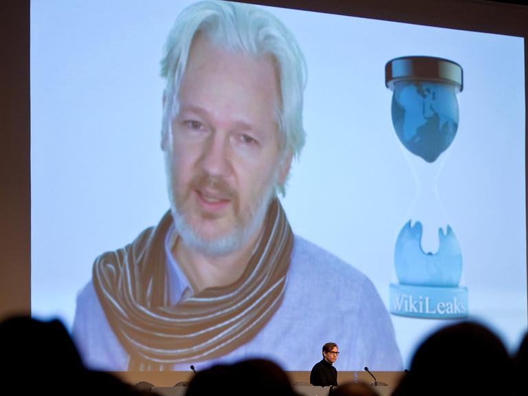 Wiki-Leaks-Gründer Julian Assange bei einer Video-Botschaft