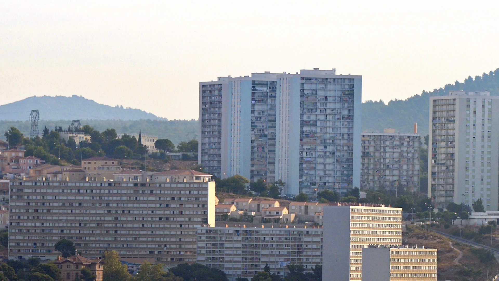 Blick auf eine Hochhaussiedlich in Marseille / Frankreich
