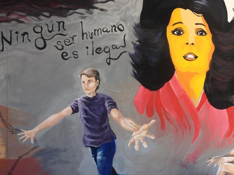 Graffiti an der Casa del migrante in Mexiko: "Kein Mensch ist illegal"