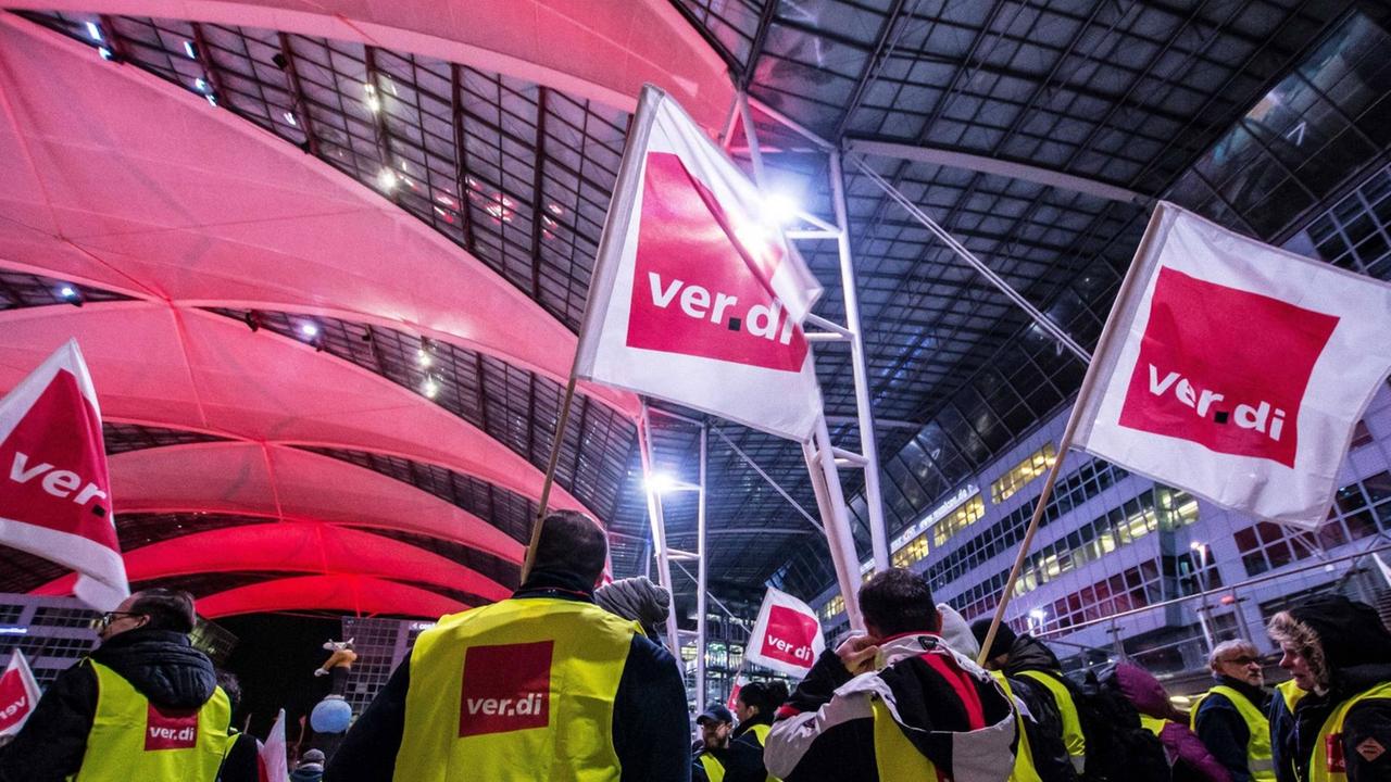Streikende des Luftsicherheitspersonals am Airport München