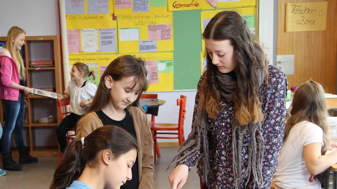 Schülerinnen und Schüler der Anne-Frank-Realschule in München (Bayern). Die Anne-Frank-Realschule in München wurde am 06.06.2014 in Berlin mit dem Deutschen Schulpreis ausgezeichnet.