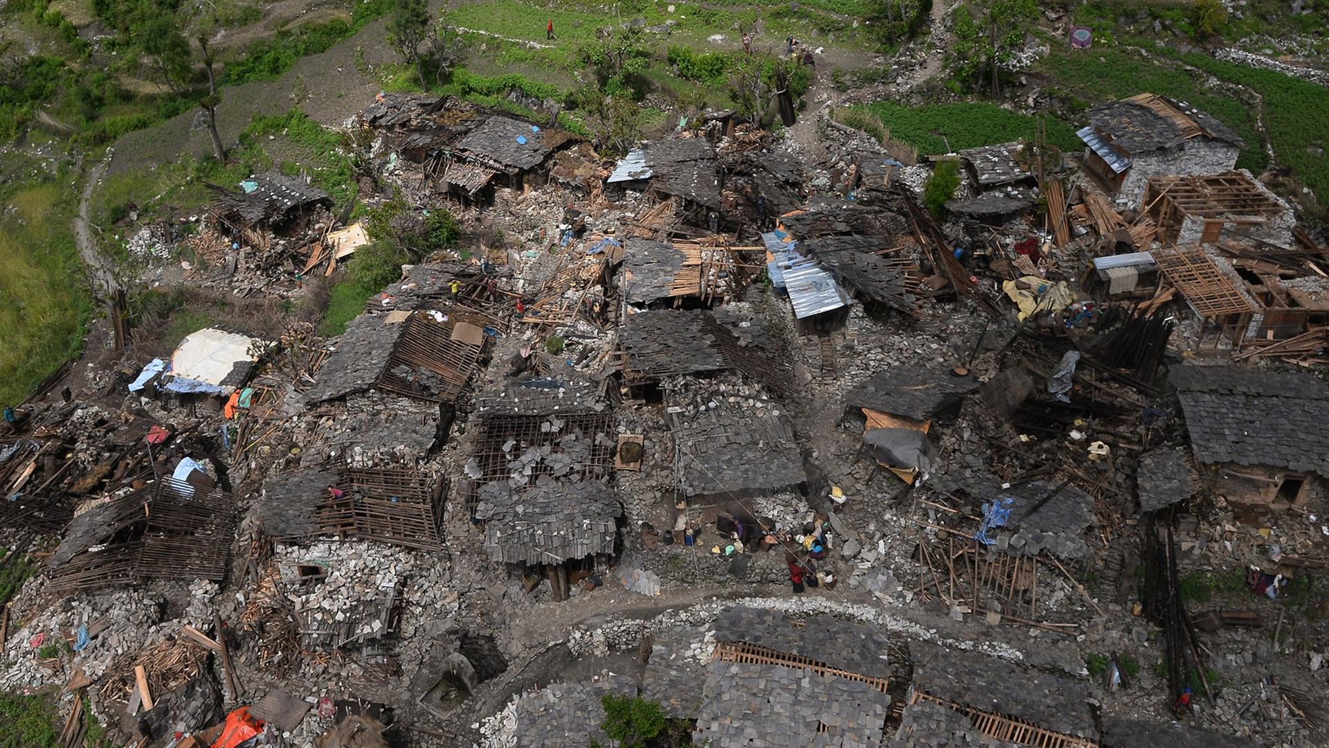 Das zerstörte Dorf Keruja in Nepal nach dem Erdbeben.