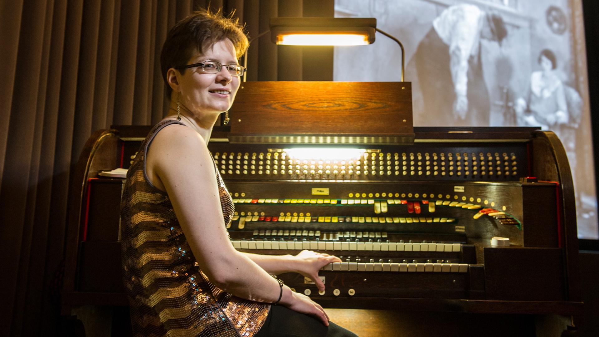 Organistin Anna Vavilkina gehörte zur Jury des ersten Internationalen Kino-Orgel-Wettbewerbs in Berlin.