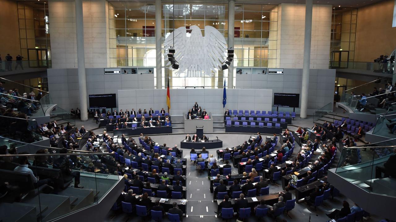 Flüchtlingspolitik - Bundestag Stimmt über Asylpaket II Ab