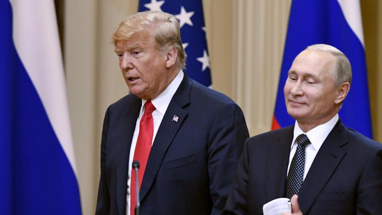 Die Präsidenten Trump und Putin bei einer gemeinsamen Pressekonferenz