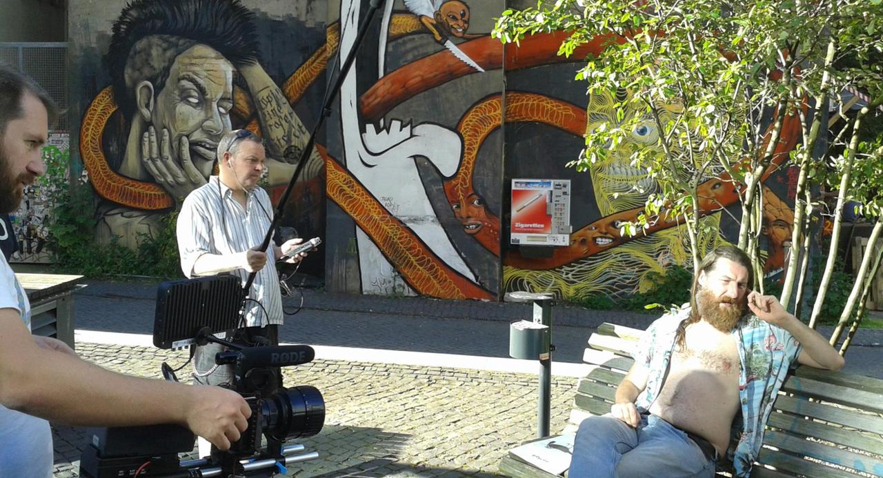 Teilnehmer des 14. KinoKabaret in Hamburg drehen gemeinsam einen Kurzfilm.