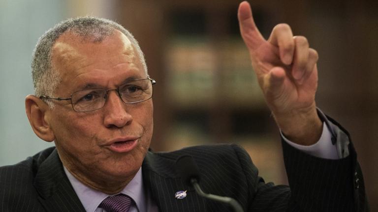 NASA-Chef Charles Bolden hofft auf eine Fortsetzung der aktuellen Raumfahrtpolitik NASA-Chef Charles Bolden hofft auf eine Fortsetzung der aktuellen Raumfahrtpolitik