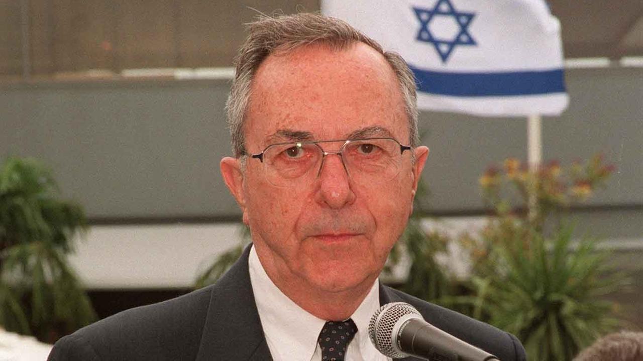 Moshe Arens noch in seiner Position als Verteidigungsminister Israels