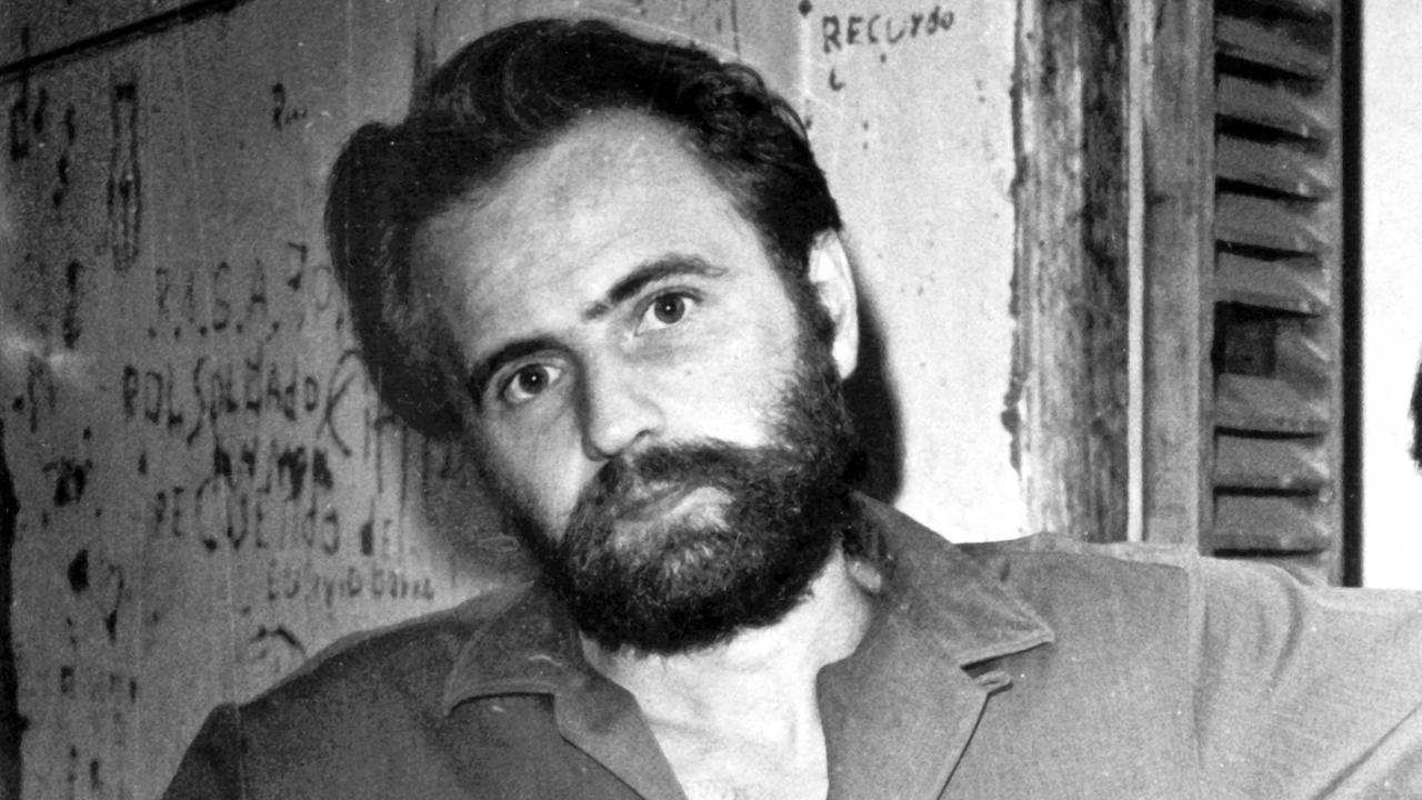 Der französische Schriftsteller, Journalist und Philosoph Régis Debray im August 1967 in Haft in Bolivien.