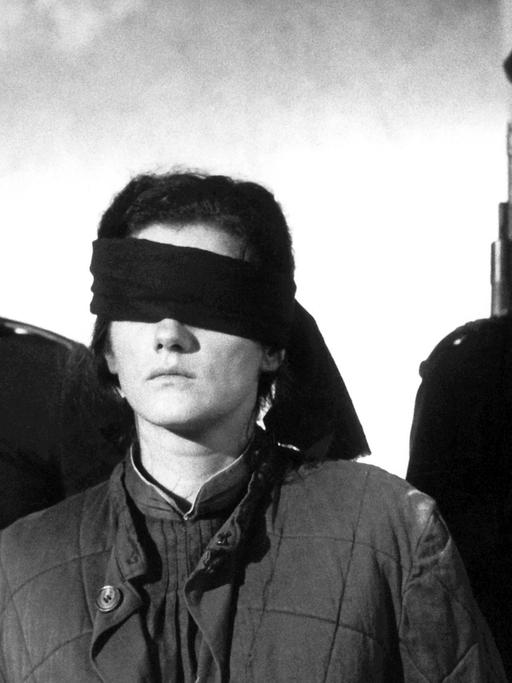 Barbara Sukowa in der Rolle der Rosa Luxemburg in dem gleichnamigen Film von Margarete von Trotta aus dem Jahr 1986.