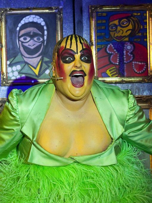 "The Voice"-Finalist Sam Buttery als Leigh Bowery im Brixton Club House in London (2012)