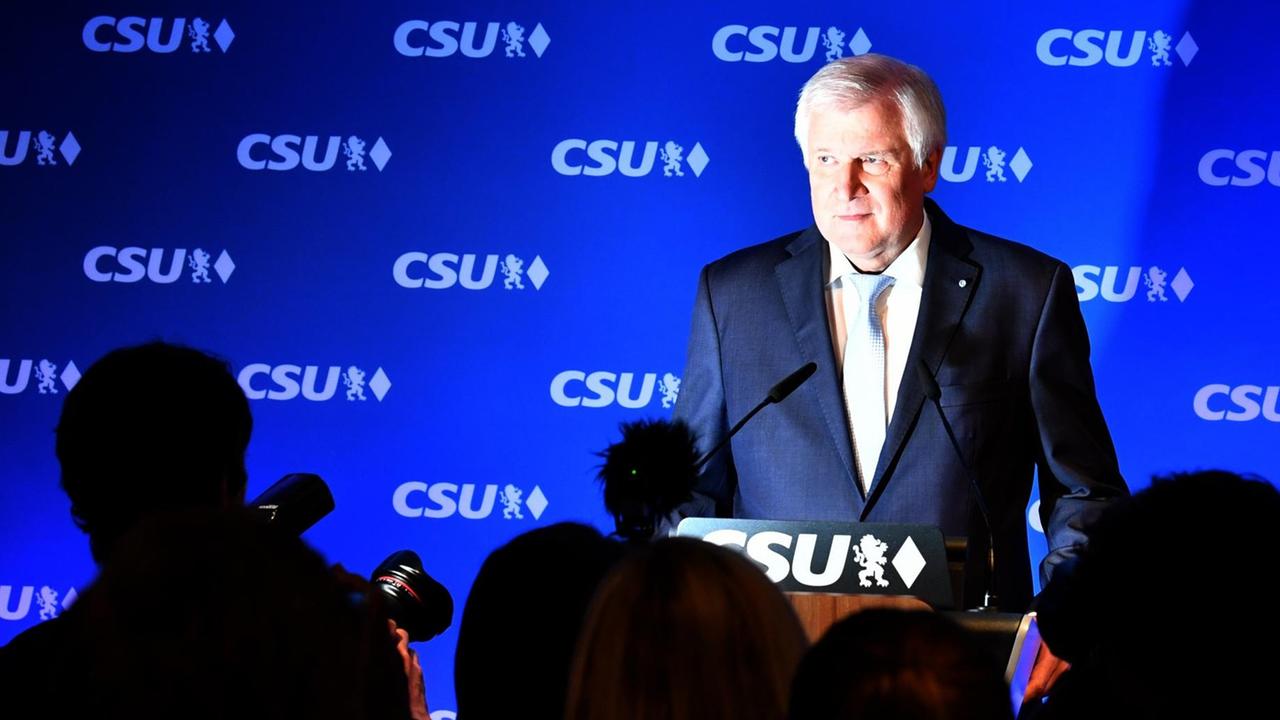 CSU-Parteivorsitzender Horst Seehofer spricht am 24.09.2017 in der CSU-Landesleitung in München (Bayern) nach Bekanntgabe der ersten Hochrechnung.