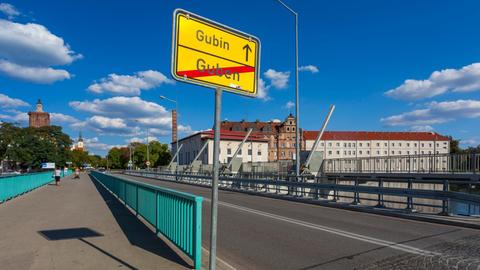 Blick auf den Grenzfluss Neisse zwischen Guben (Deutschland) und Gubin (Polen).