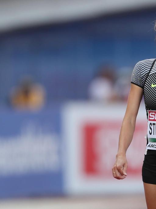 800-Meter-Läuferin auf der Laufbahn in Amsterdam bei den Europameisterschaften 2016.
