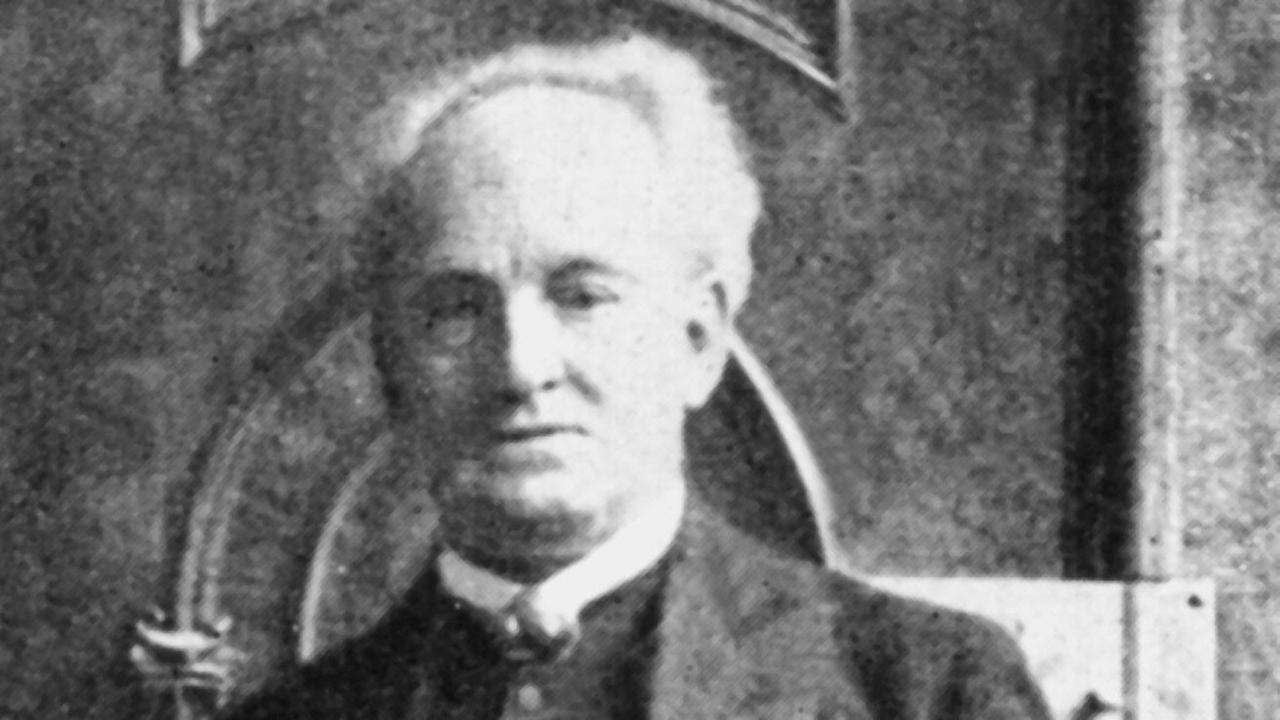Der Schriftsteller Gerhart Hauptmann auf einer undatierten Aufnahme.