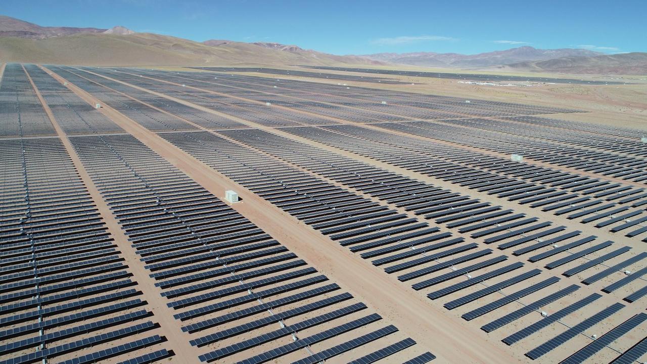 Photovoltaik-Anlage im Cauchari Solar Park in der argentinischen Provinz Jujuy