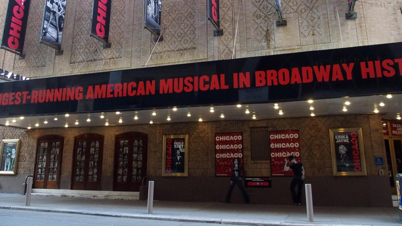 Zu sehen ist ein Broadway-Theater in New York City.