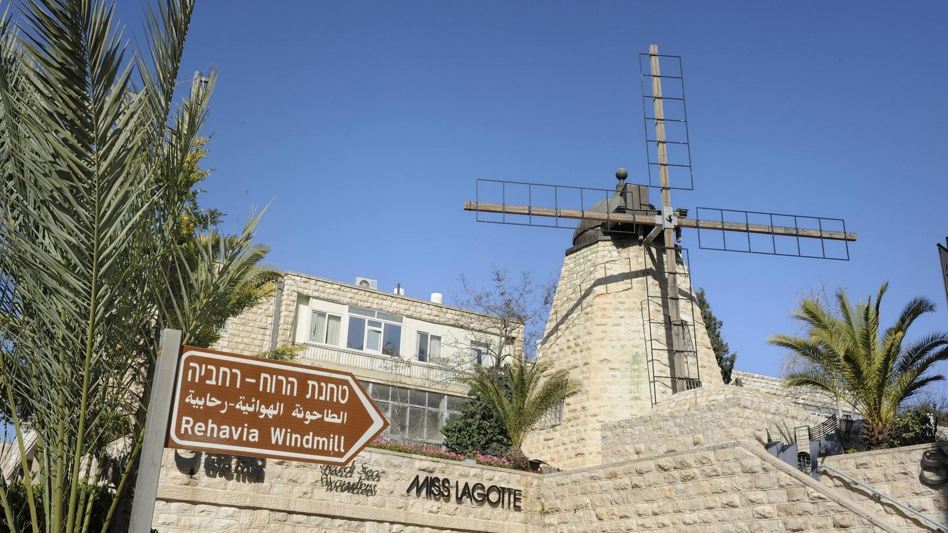 Die Rehavia-Windmühle in Jerusalem - Wahrzeichen des Viertels.