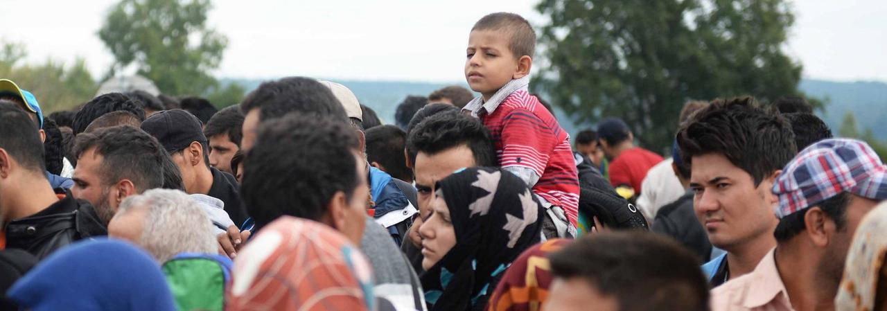 Flüchtlinge am Montag an der Grenze zwischen Ungarn und Österreich