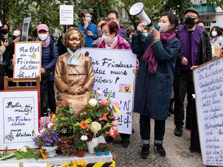Proteste gegen den von Japan geforderten Abbau des Denkmals für die "Trostfrauen" (Zwangsprostituierte in japanischen Militärbordellen) im Zweiten Weltkrieg.