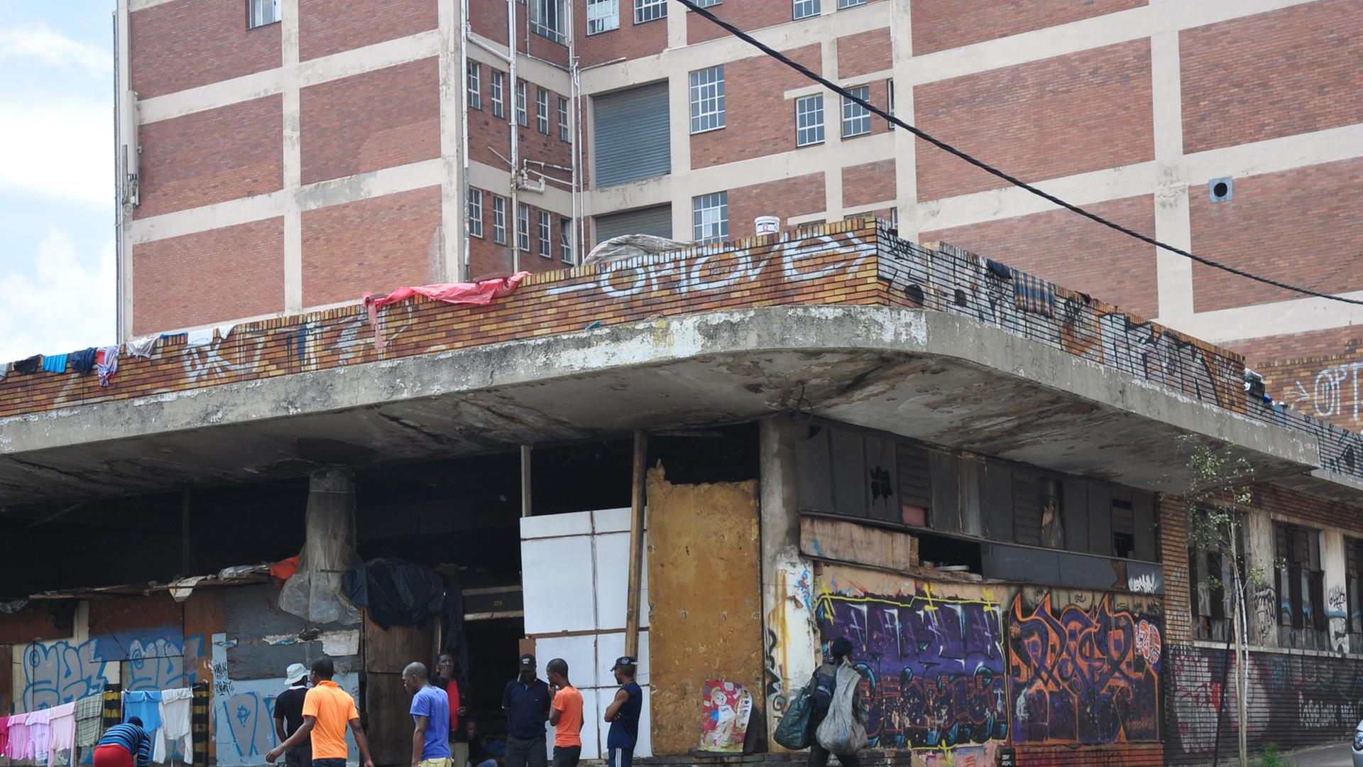 Ein besetztes Gebäude auf der Foxstreet in Johannesburg, Südafrika NUR FÜR CORSO SPEZIAL JOHANNESBURG 09.06.14 verwenden!