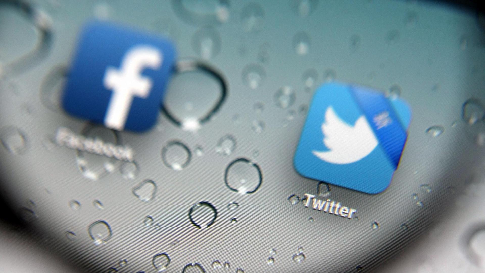 Soziale Netzwerke wie Twitter und Facebook müssen seit dem 01. Januar neue Regeln einhalten.
