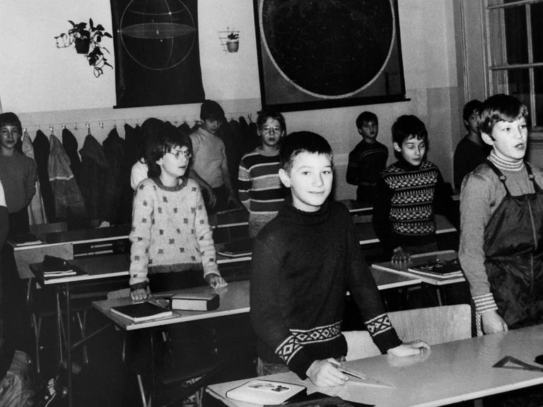 Schulalltag in der DDR - Schüler im Unterricht an der 6. Polytechnischen Oberschule Karl-Friedrich-Schinkel in Berlin